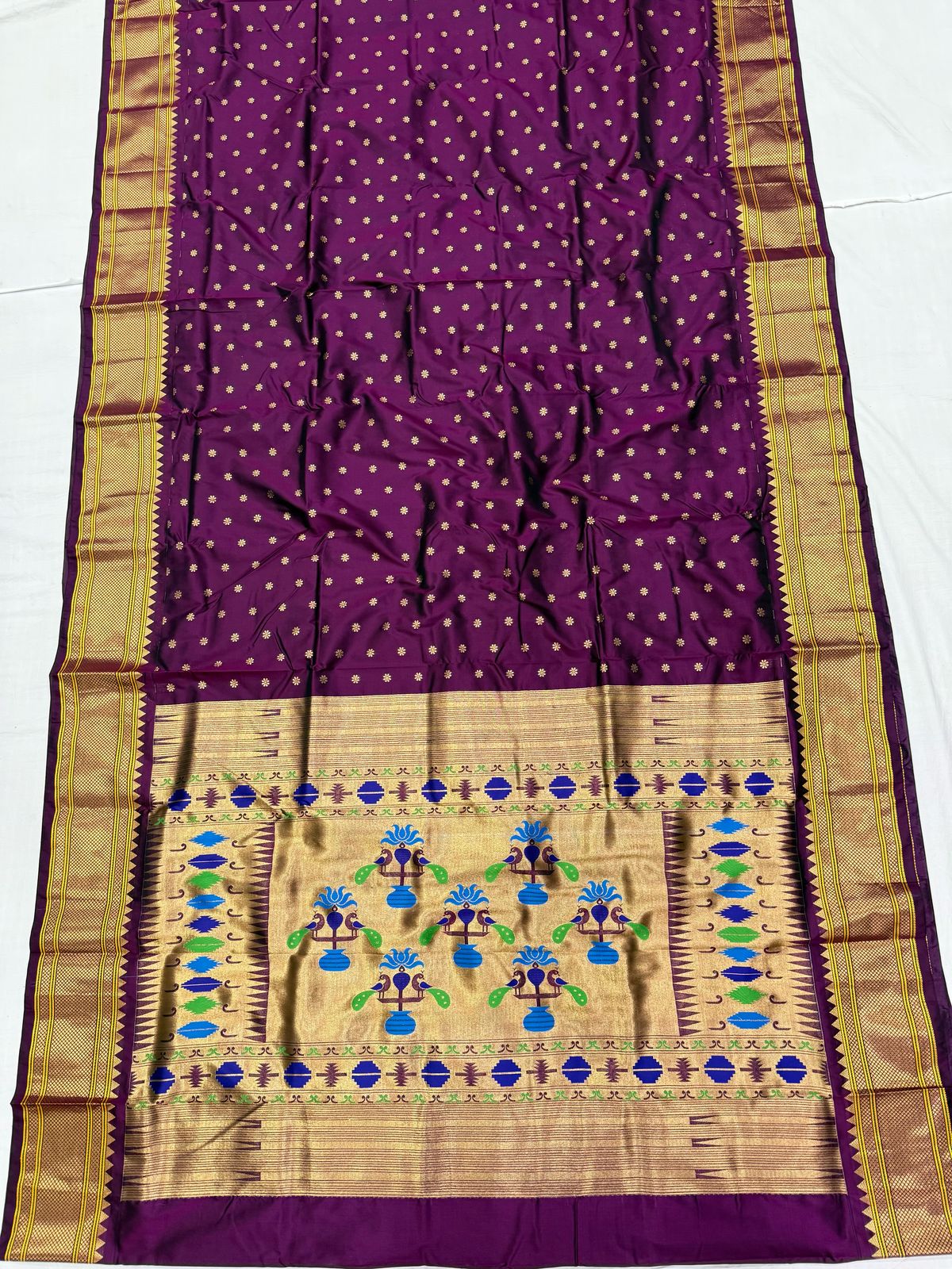 Experience luxury and tradition redefined with the Prominent Kalanjali Paithani Saree with Running Blouse Piece – a perfect addition to your collection in your Wardrobe.